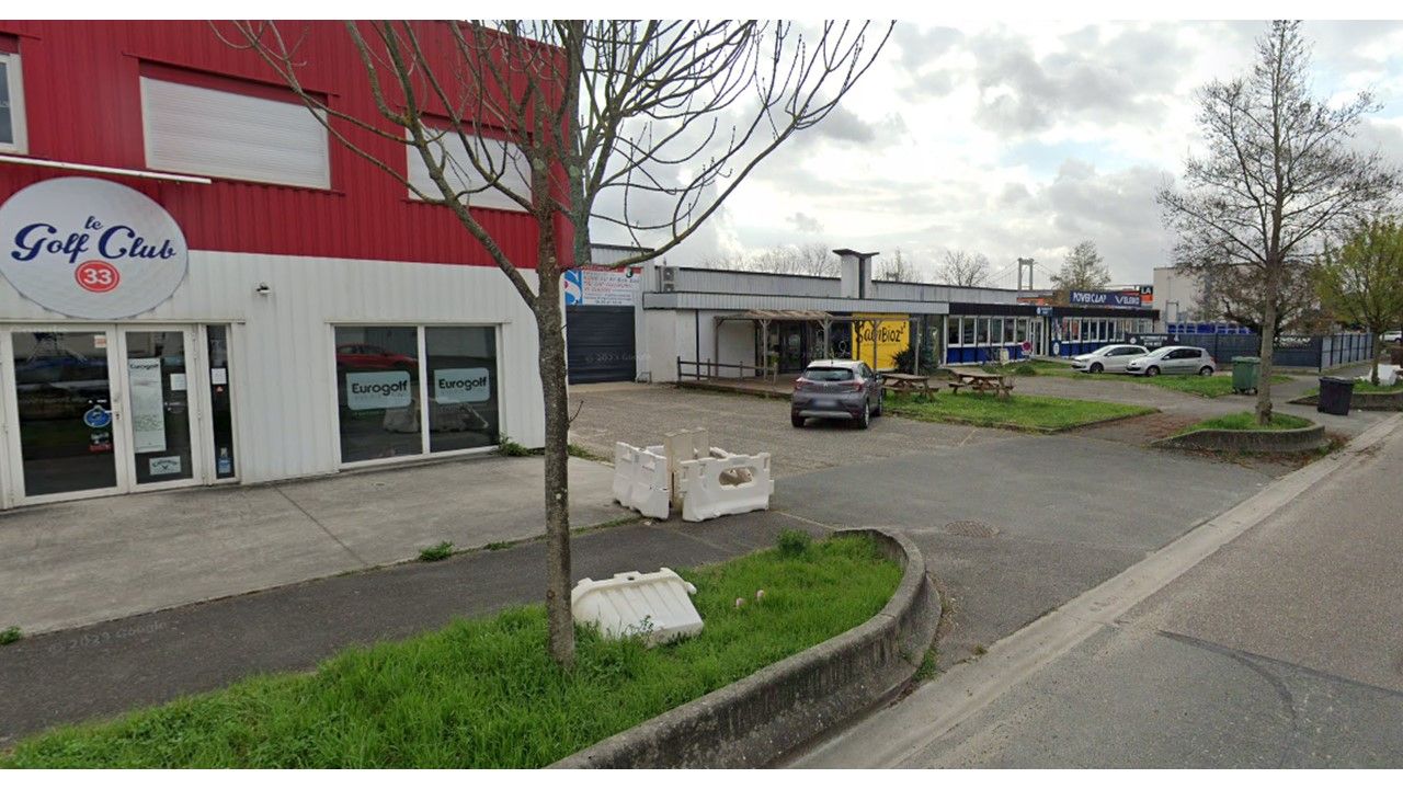 Location local commercial 230.00 m² à BORDEAUX