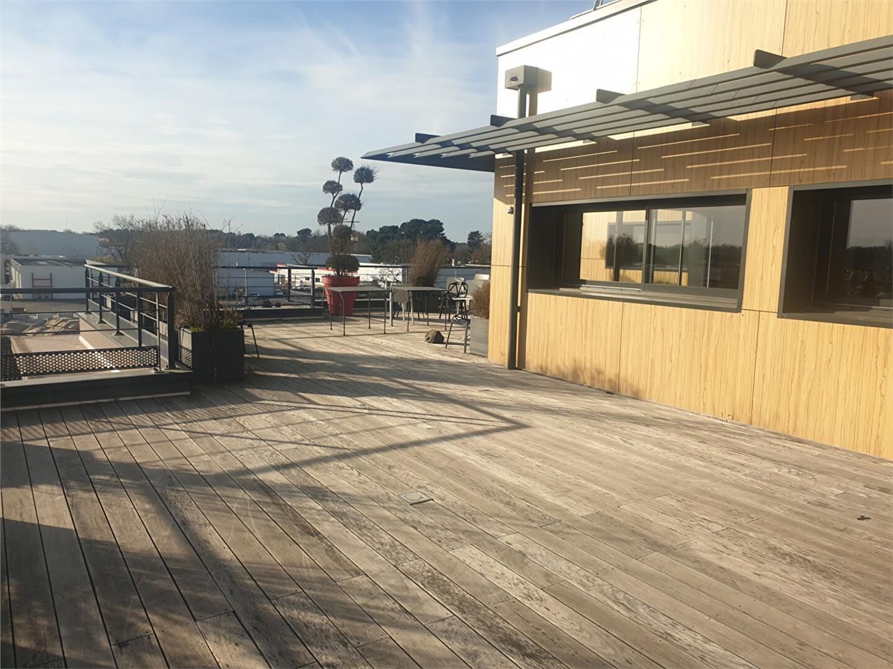 Location local commercial 478.00 m² à MERIGNAC