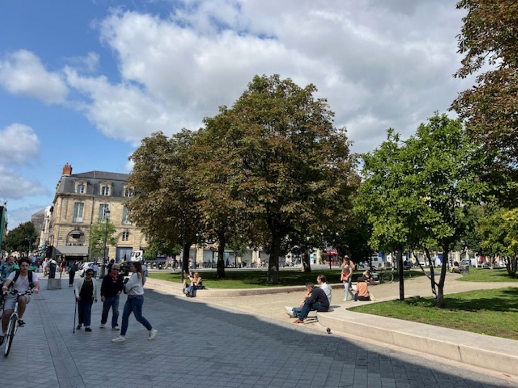 Location local commercial 30.00 m² à BORDEAUX