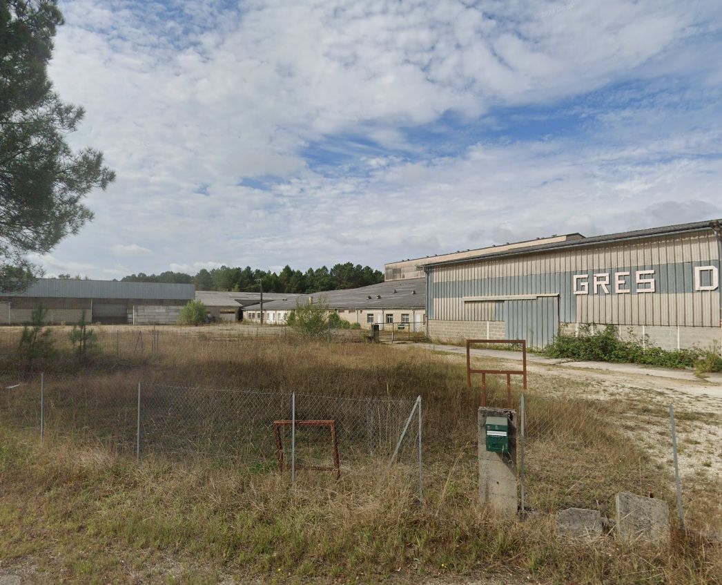 Location local 6000.00 m² à BUSSAC FORET