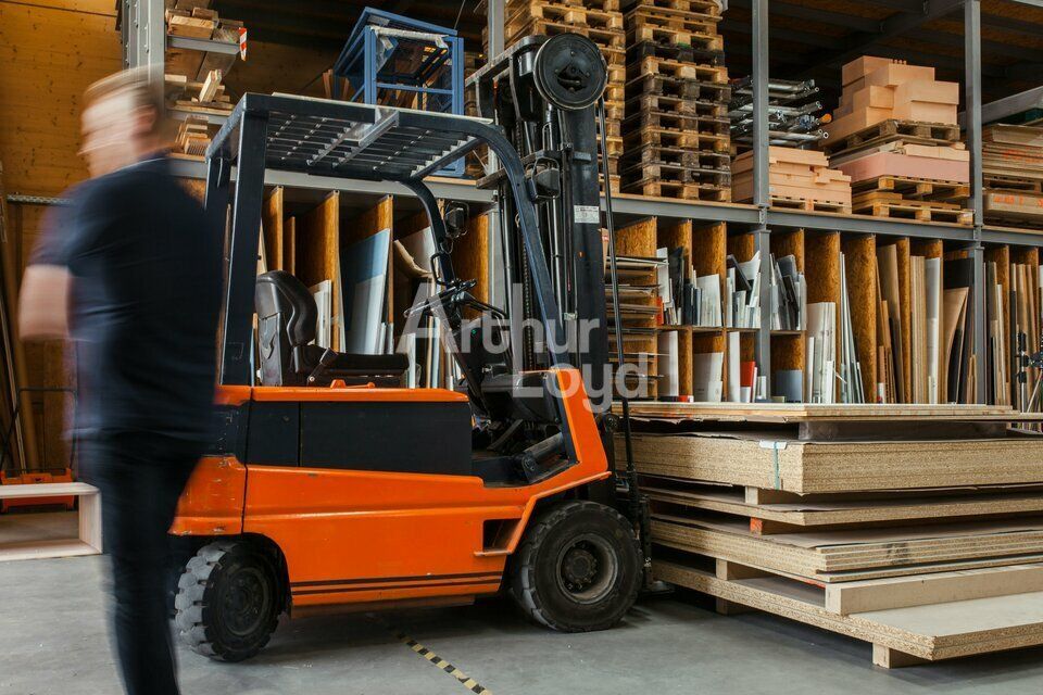 Location local d''activites 150 m² non divisibles