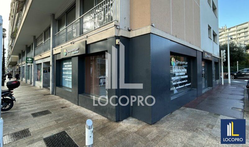 Location local commercial 122 m² non divisibles