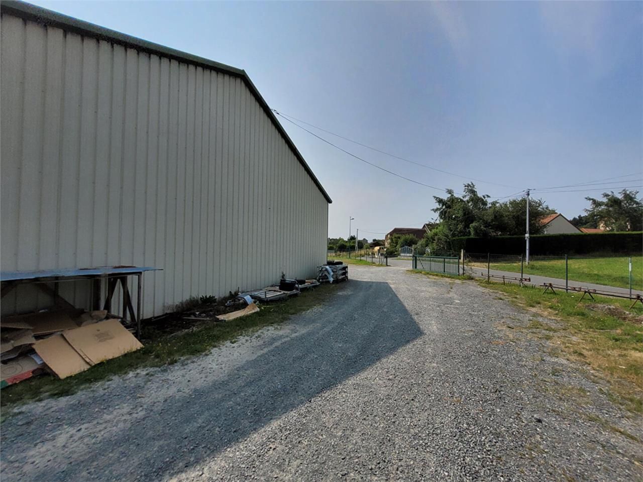 Location local commercial 800.00 m² à SAINT YRIEIX LA PERCHE