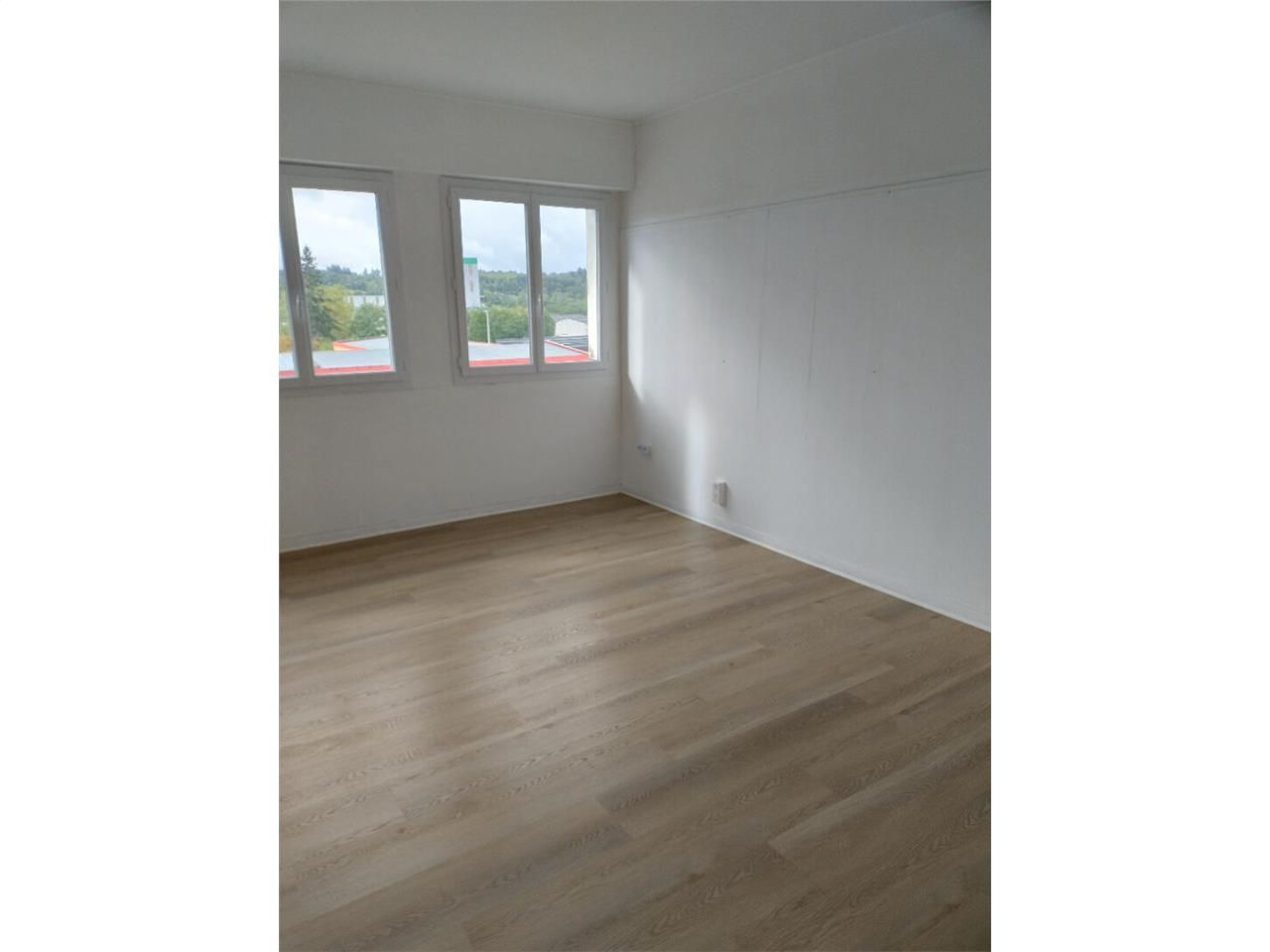 Location bureaux 420.00 m² à LIMOGES