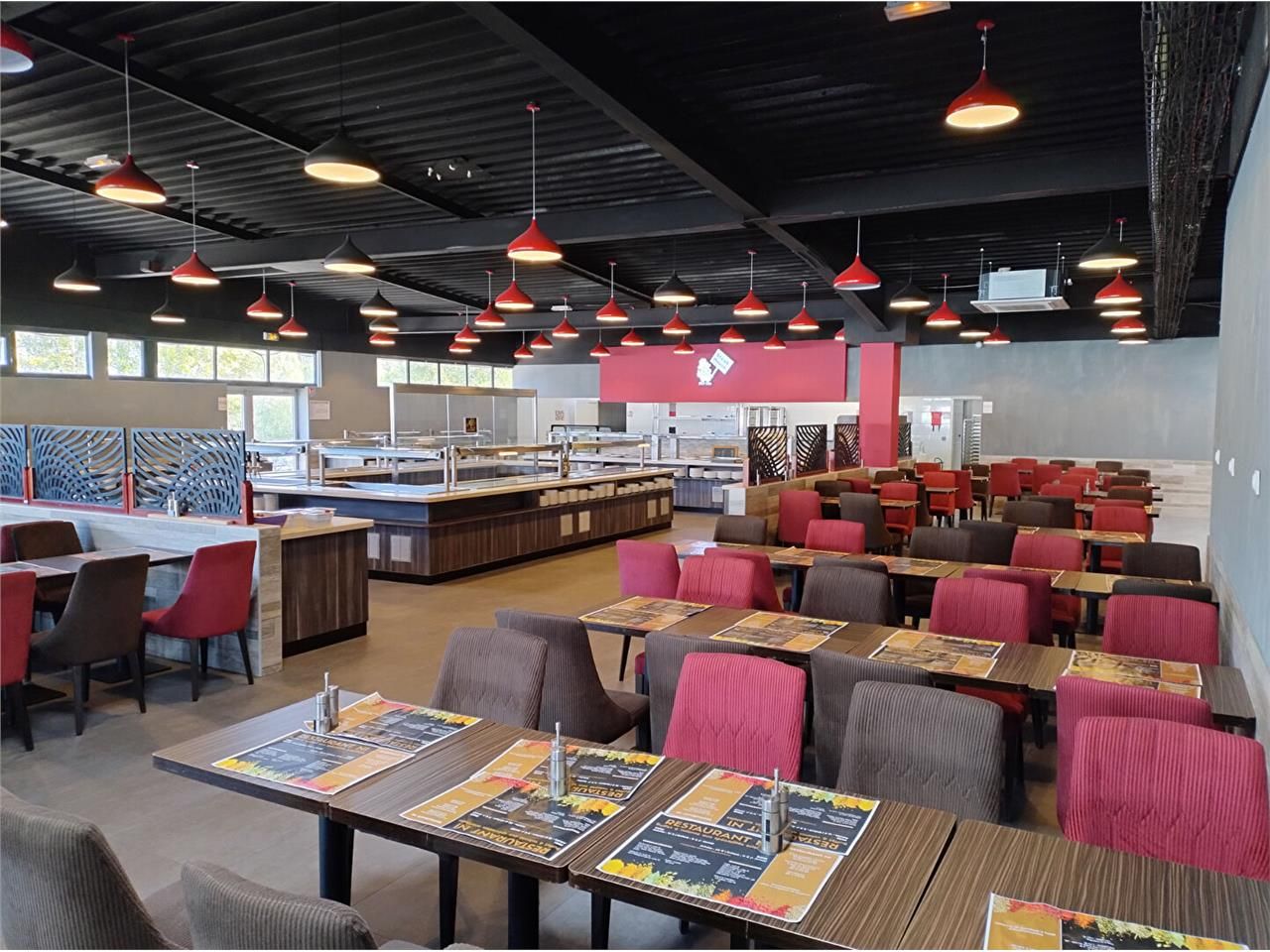 Location local commercial 970.00 m² à LIMOGES