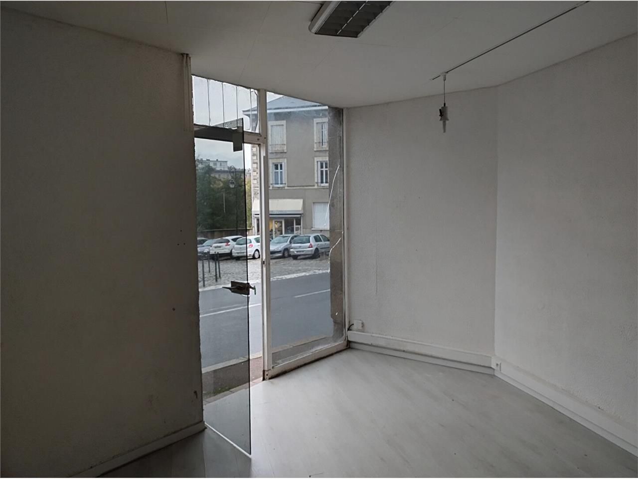 Location local commercial 24.00 m² à LIMOGES