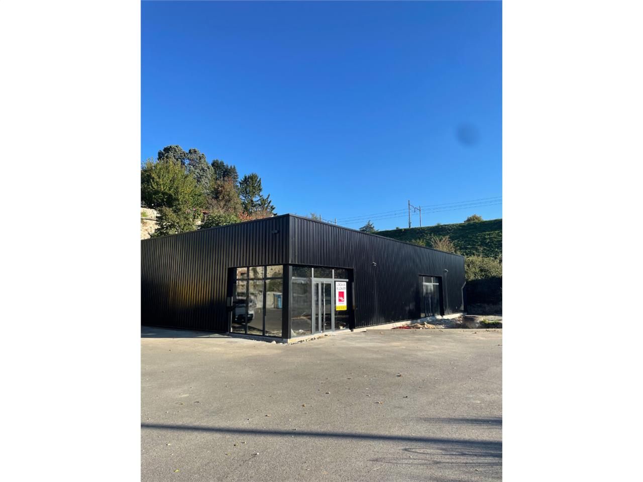 Location local commercial 198.00 m² à LIMOGES
