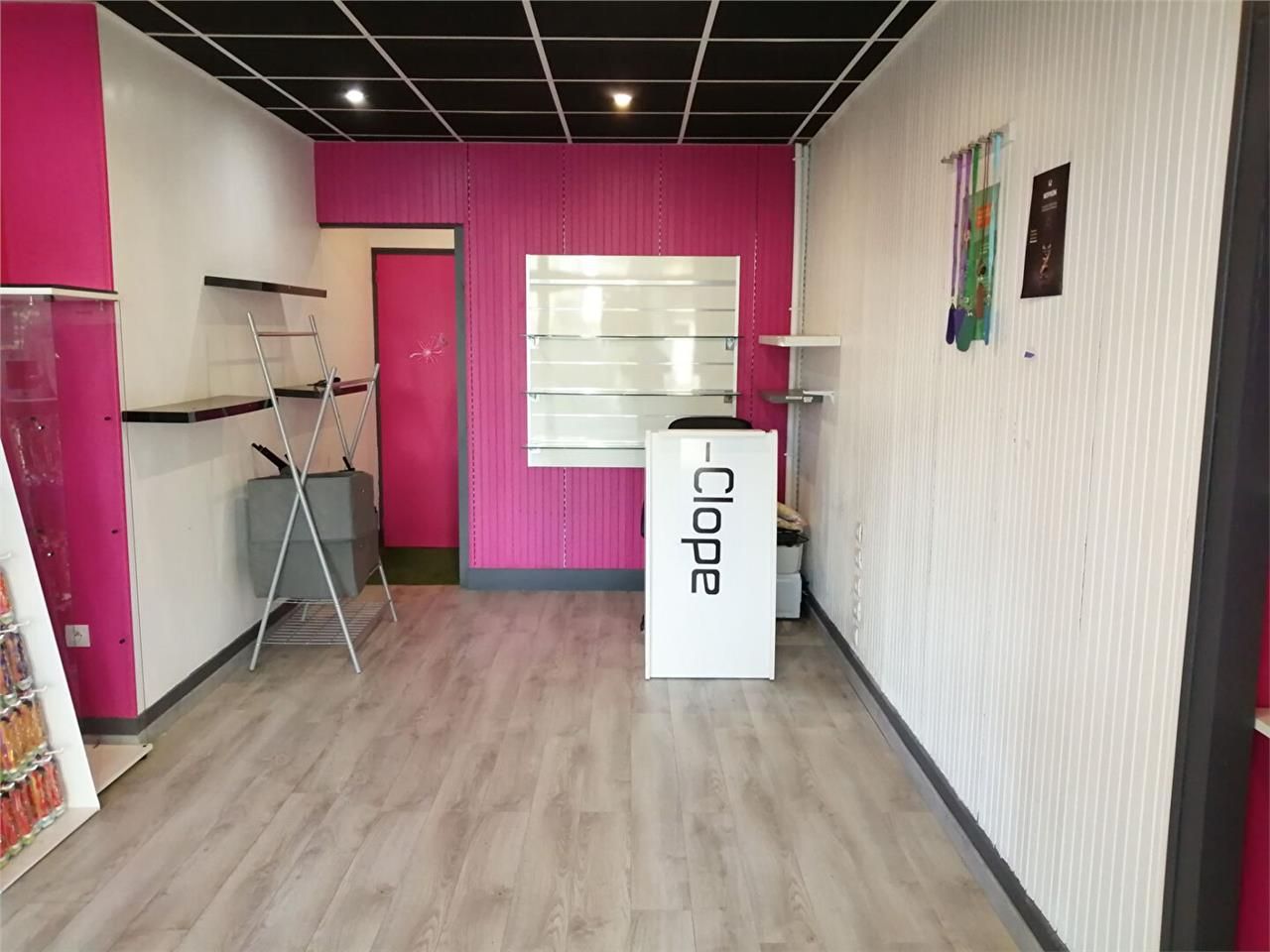 Vente local commercial 30.00 m² à SAINT LEONARD DE NOBLAT