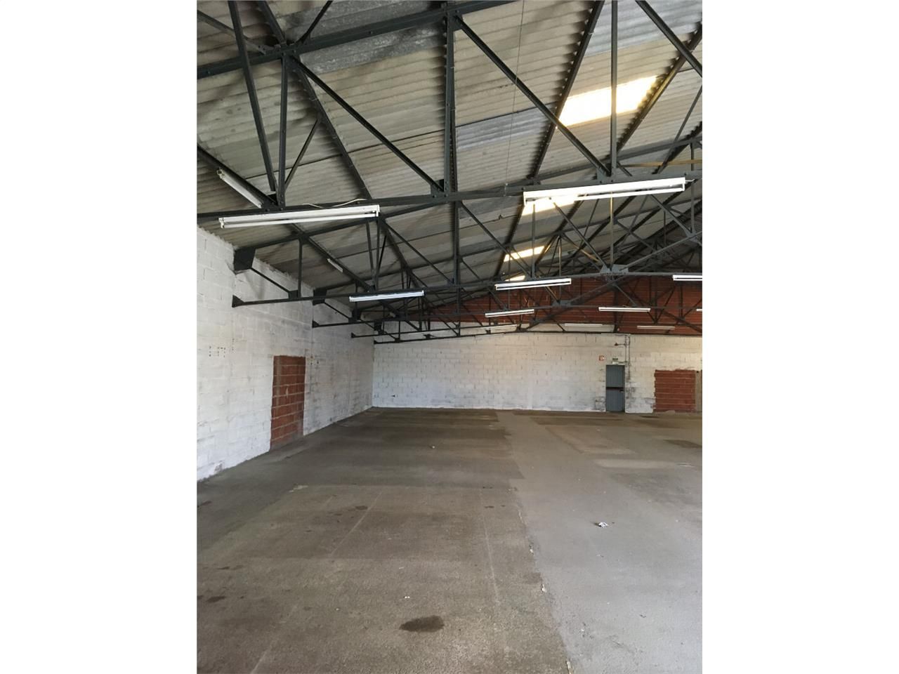 Vente local commercial 550.00 m² à LE PALAIS SUR VIENNE