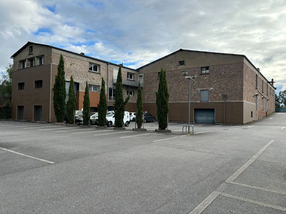 Vente local commercial 2100.00 m² à LIMOGES