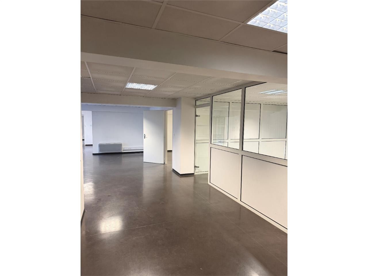Location local commercial 200.00 m² à LIMOGES
