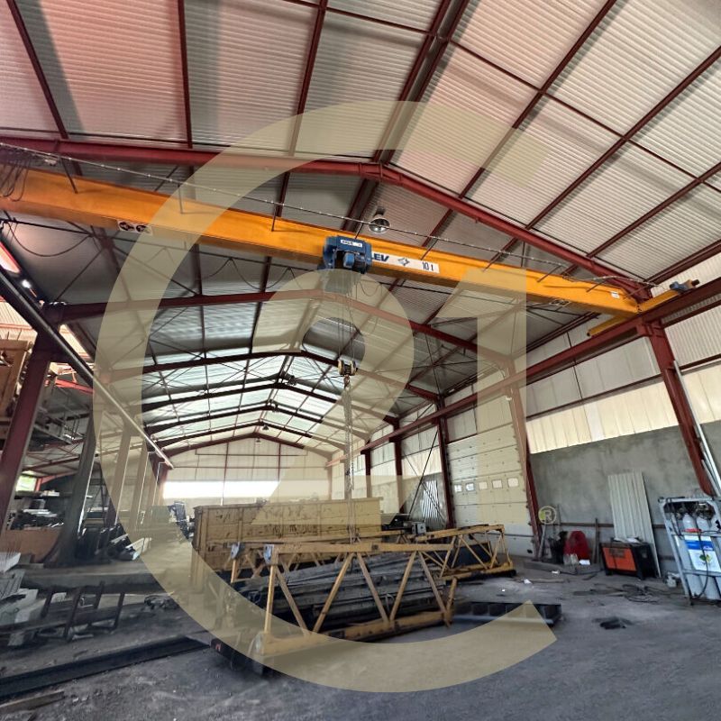 Vente local 2000.00 m² à ORGELET