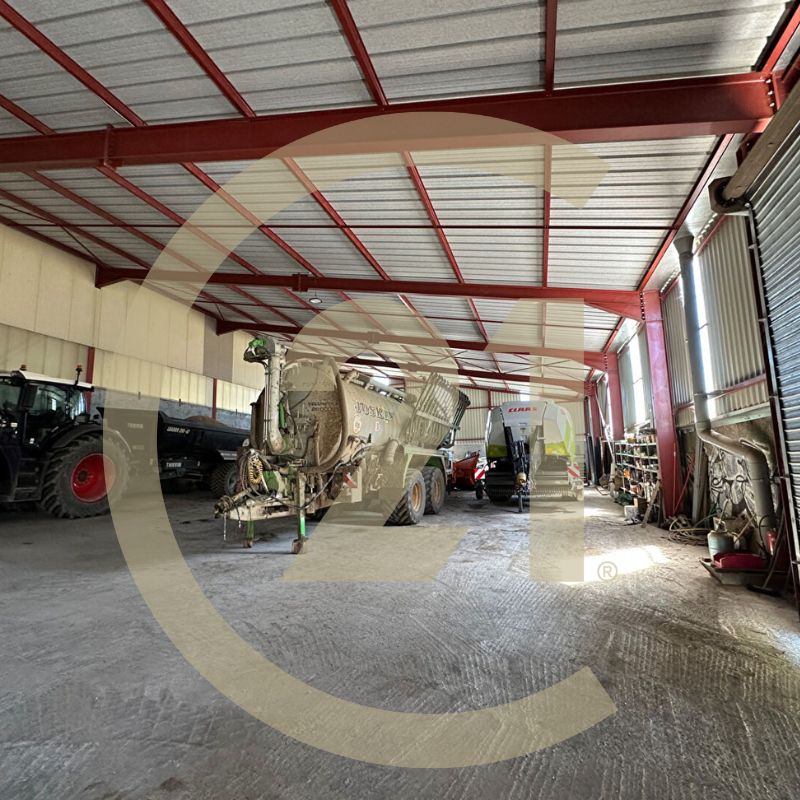 Vente local 2000.00 m² à ORGELET