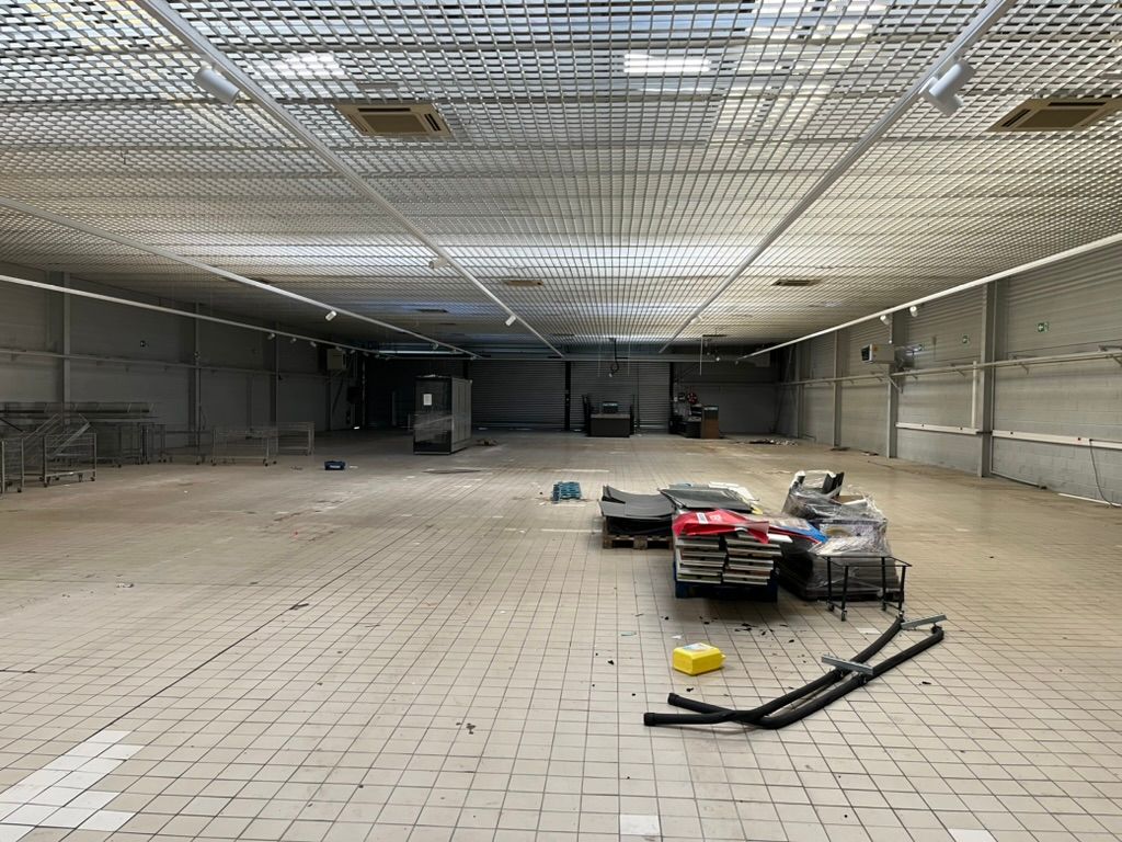 Location local commercial 450.00 m² à TOULOUSE