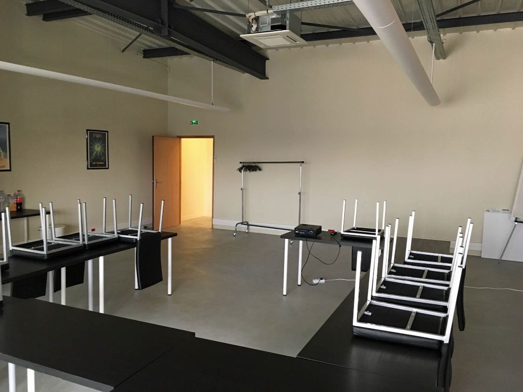 Location bureaux 135.00 m² à BEAUZELLE