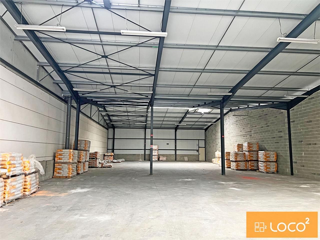 Location local 1560.00 m² à SAINT ALBAN