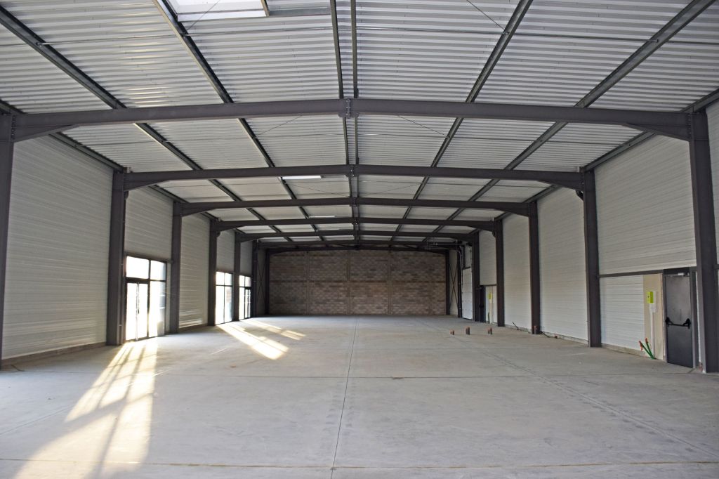 Location local commercial 936.00 m² à SAINT JORY