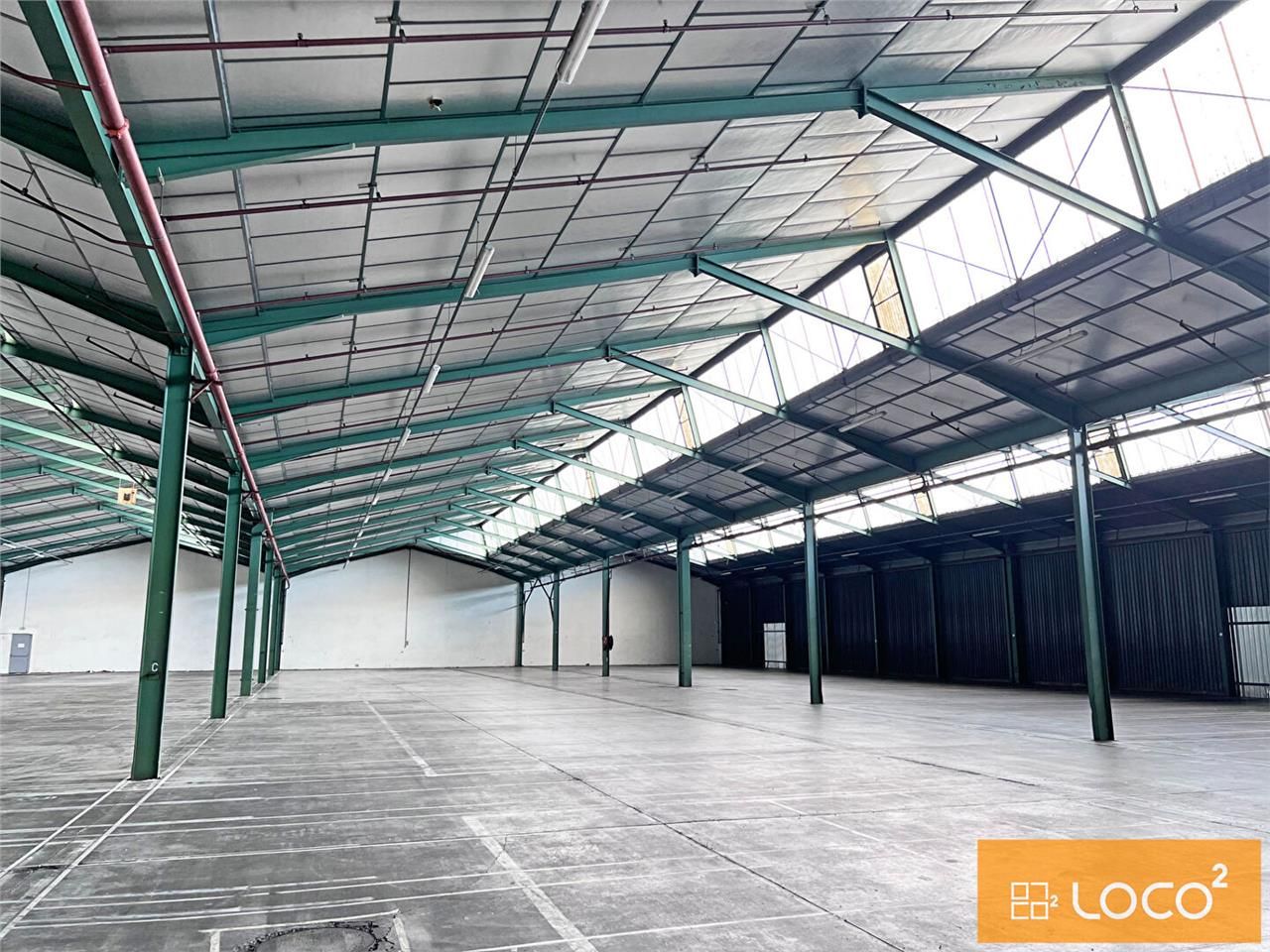 Location local 9500.00 m² à MONTAUBAN