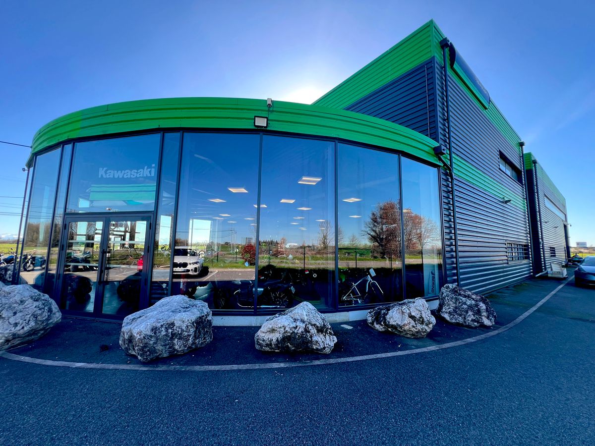 Location local 855.00 m² à MURET