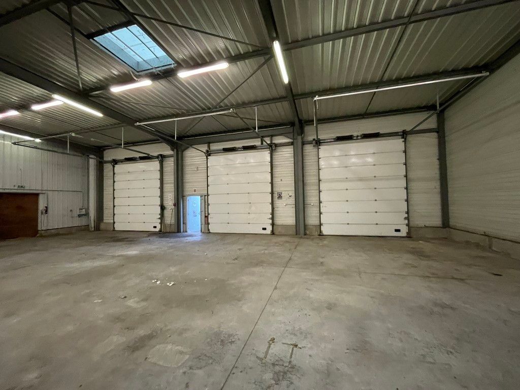 Location activites 300.00 m² non divisibles