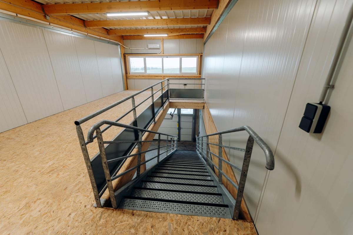 Location entrepôts 96 m² non divisibles