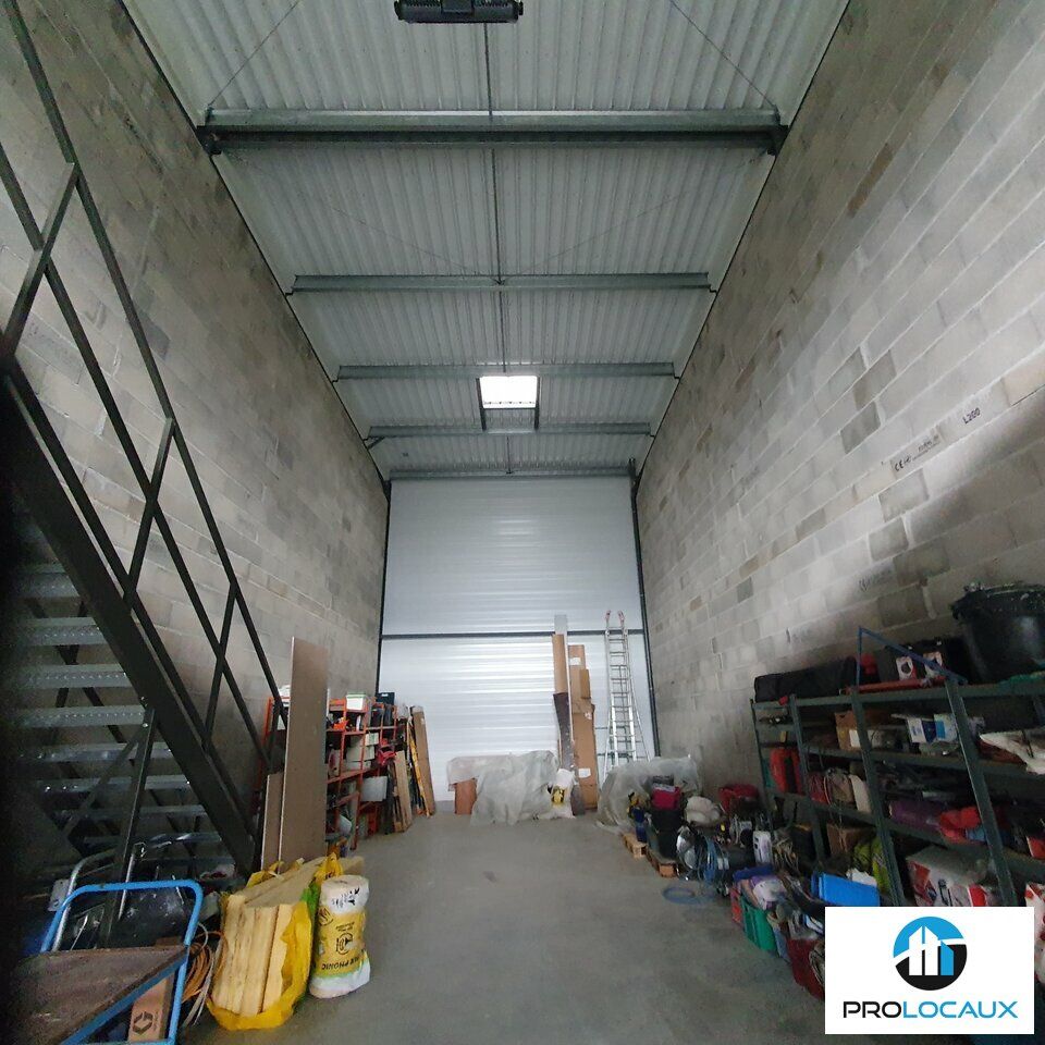 Location local d''activites 135.6 m² non divisibles