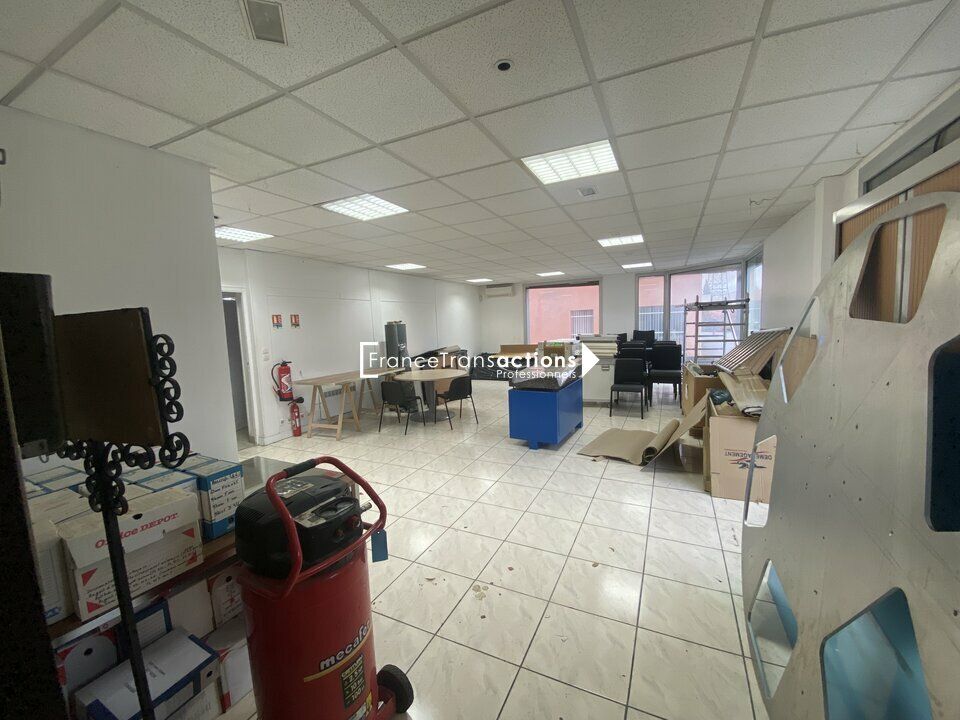 Location local commercial 375 m² non divisibles