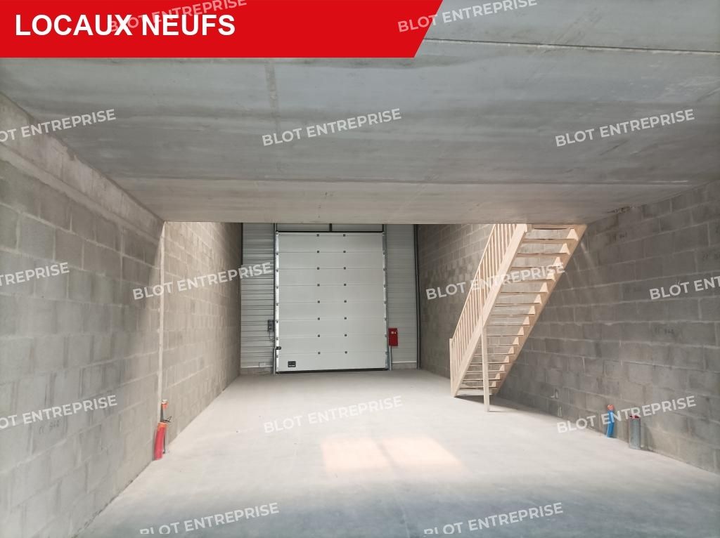 Location entrepôts 158 m² non divisibles
