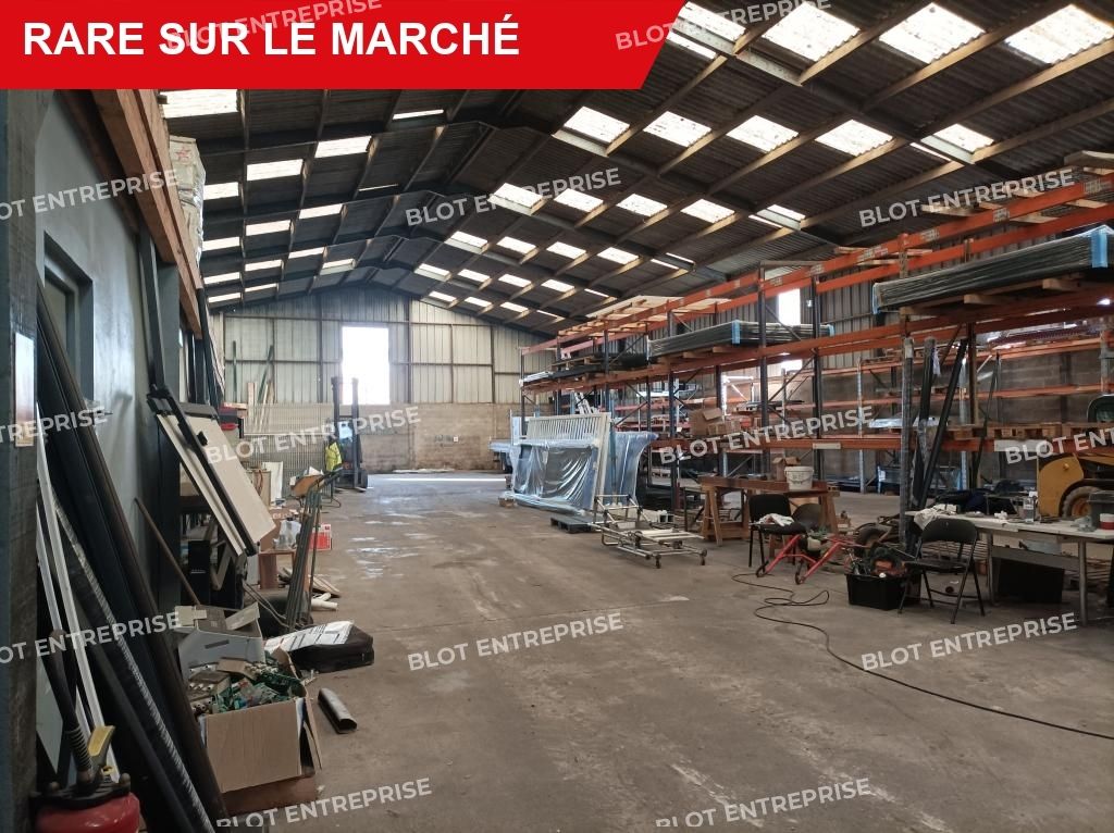Location entrepôts 800 m² non divisibles
