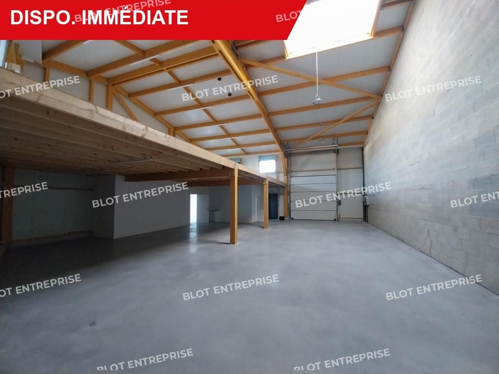 Location entrepôts 300 m² non divisibles