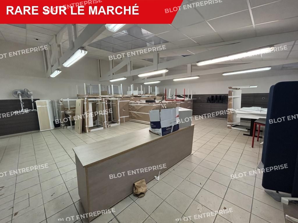Location entrepôts 260 m² non divisibles