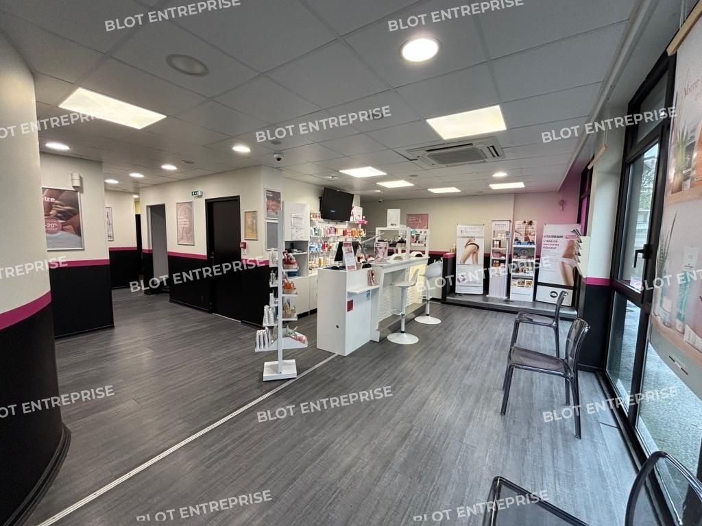 Location local commercial 220 m² non divisibles