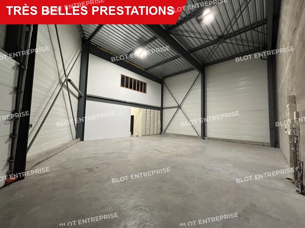 Location entrepôts 229 m² non divisibles