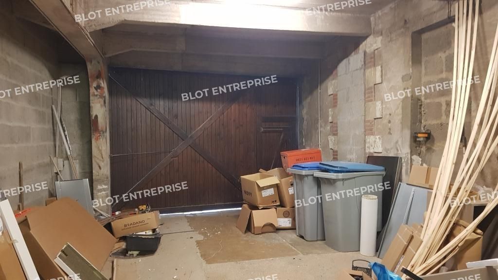 Location entrepôts 158 m² non divisibles