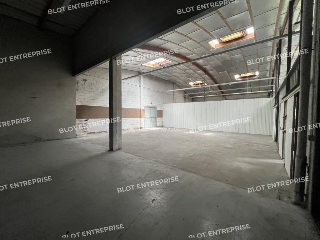 Location entrepôts 180 m² non divisibles