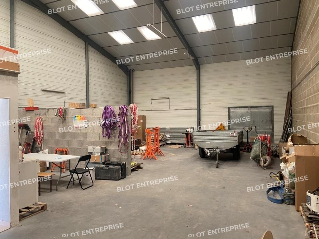 Location entrepôts 170 m² non divisibles