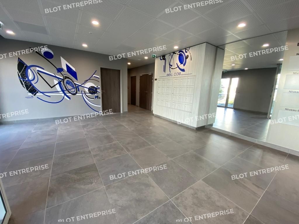 Location bureaux 1632 m² non divisibles