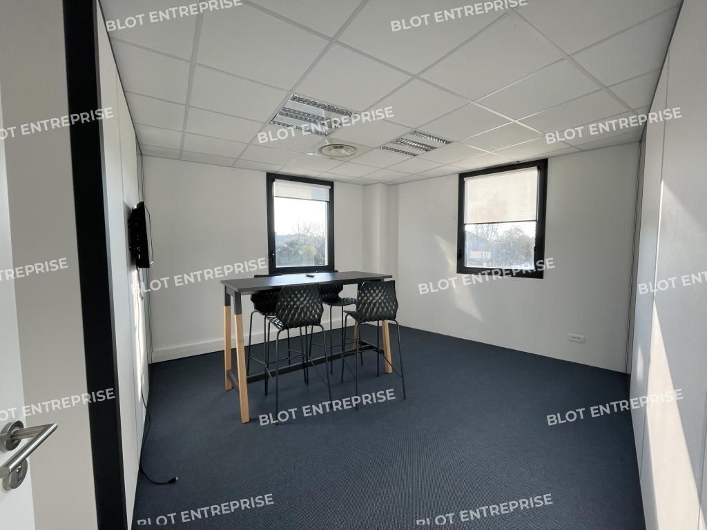 Location bureaux 235 m² non divisibles