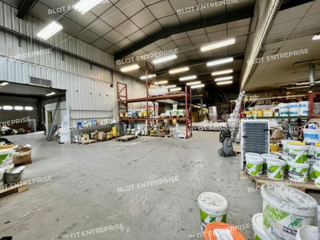 Vente entrepôts 1900 m² non divisibles