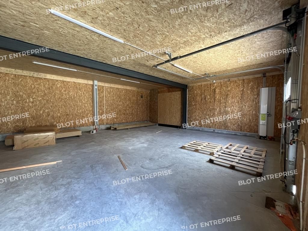 Location entrepôts 196 m² non divisibles