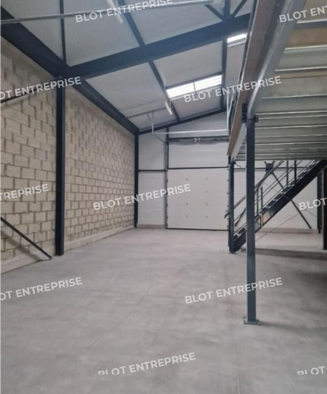 Location entrepôts 179 m² non divisibles