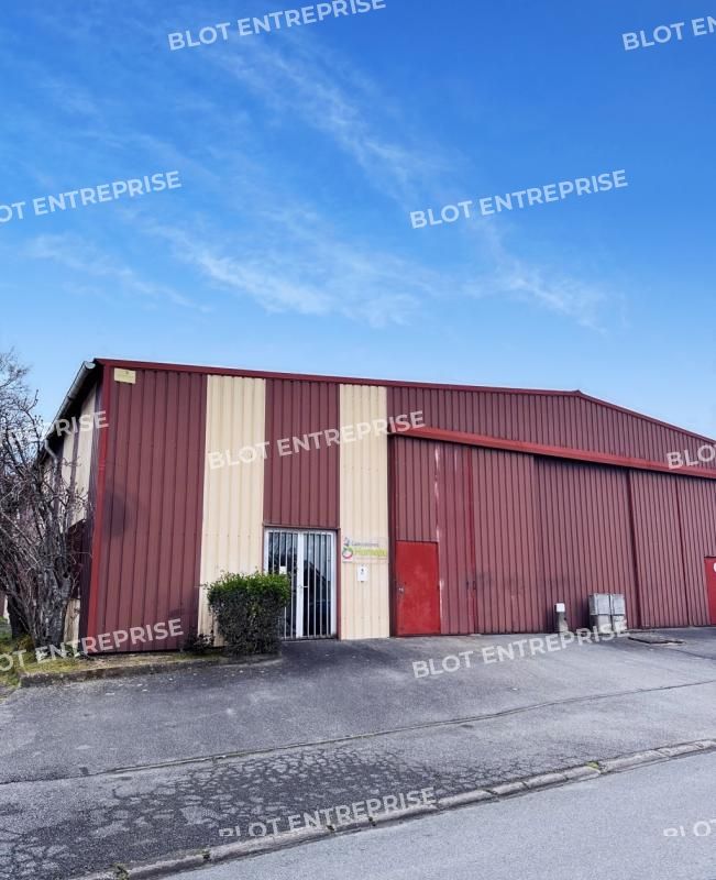 Location entrepôts 810 m² non divisibles
