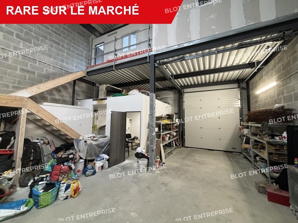 Location entrepôts 154 m² non divisibles