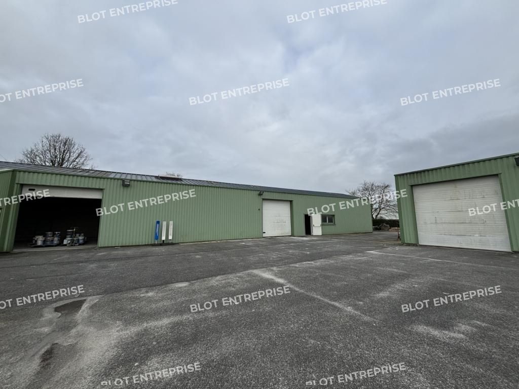 Location entrepôts 851 m² non divisibles