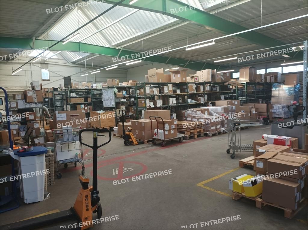 Location entrepôts 1410 m² non divisibles
