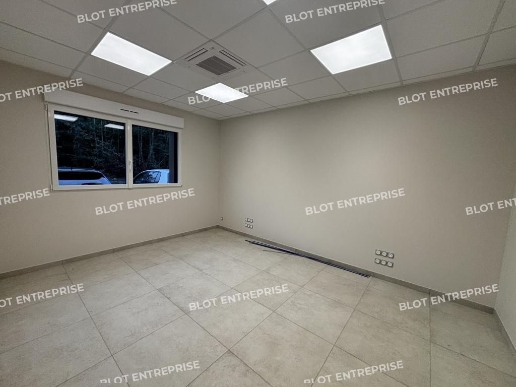 Location entrepôts 380 m² non divisibles