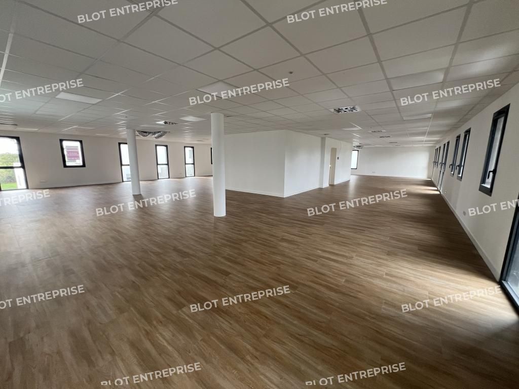 Location bureaux 305 m² non divisibles