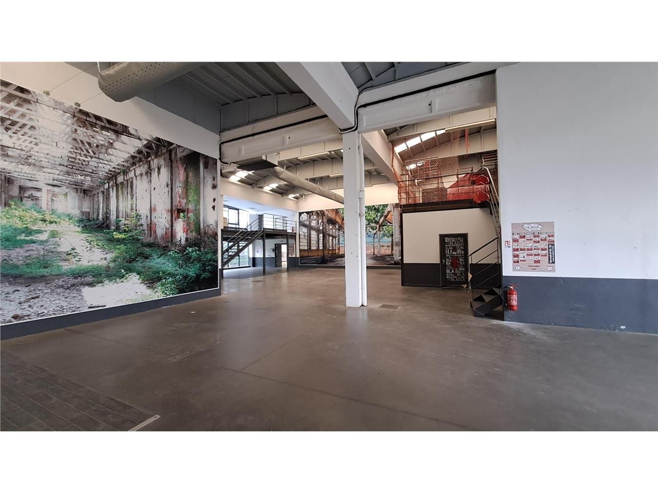 Location local 440 m² à Genay