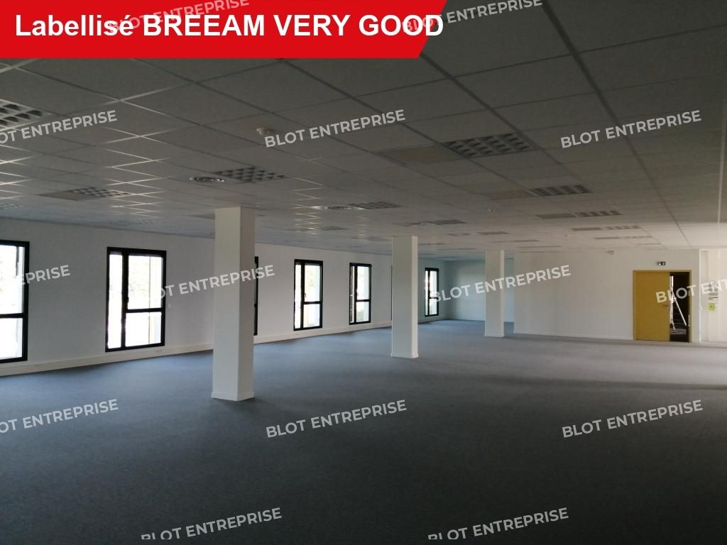 Location bureaux 3230 m² non divisibles