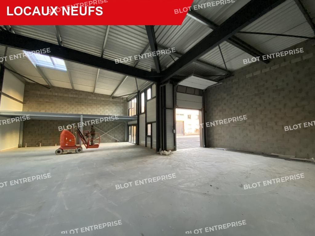 Location entrepôts 387 m² non divisibles